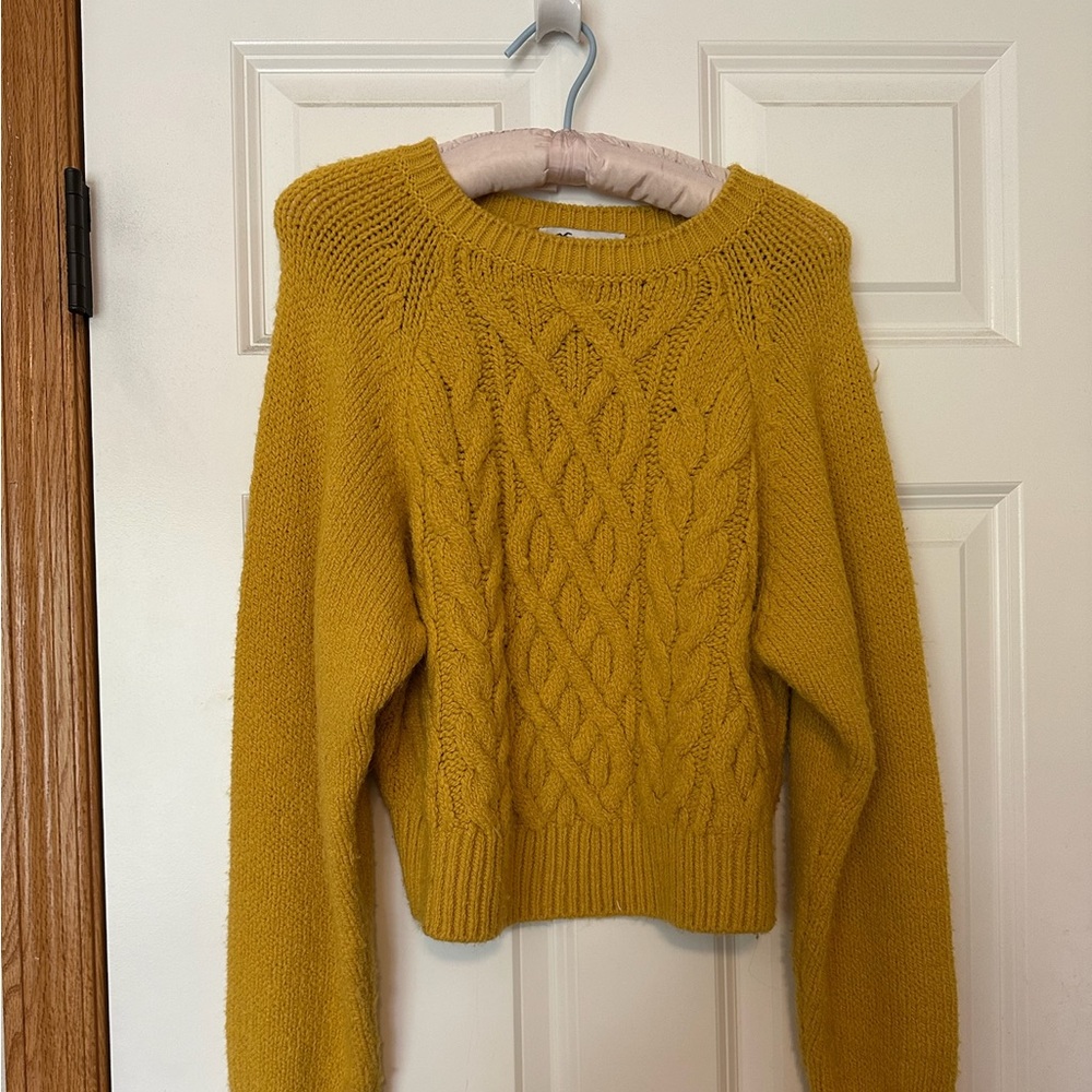 Hollister sweater